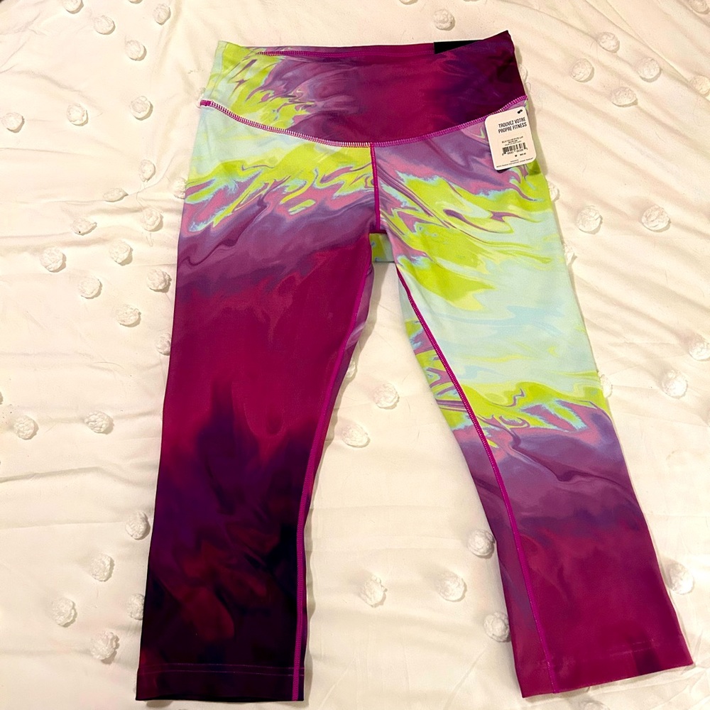 Reebok Tight Fitted Workout Pants. Size Medium.  NWT.